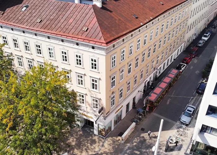 Urban Serviced Apartahotel